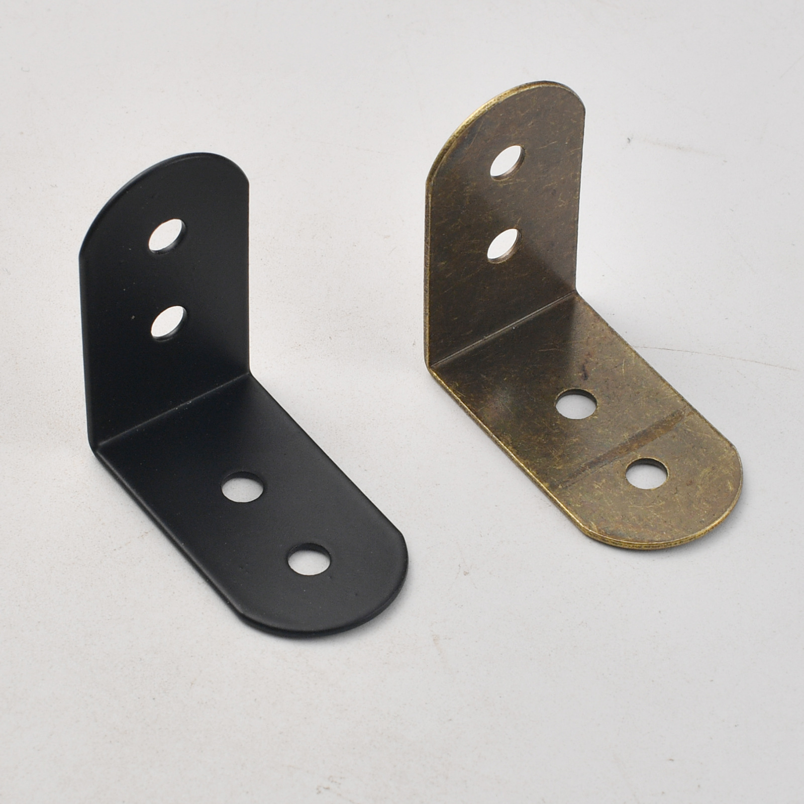 Staffa angolare a 90 gradi in  - Furniture Hardware Material recensione e prezzo