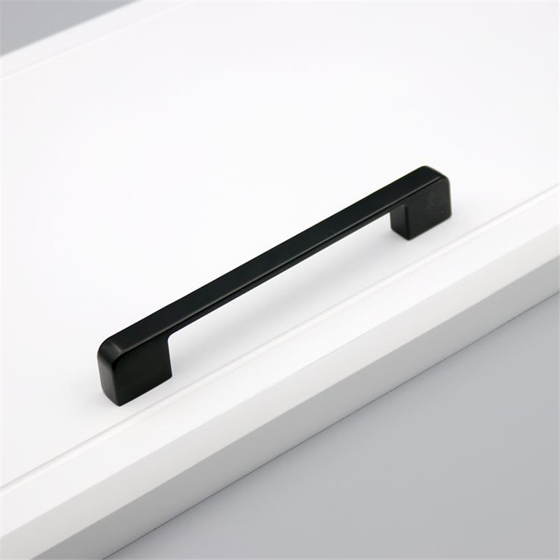 KK & FING Stile Americano Nero - Restoration Hardware Furniture Used recensione e prezzo