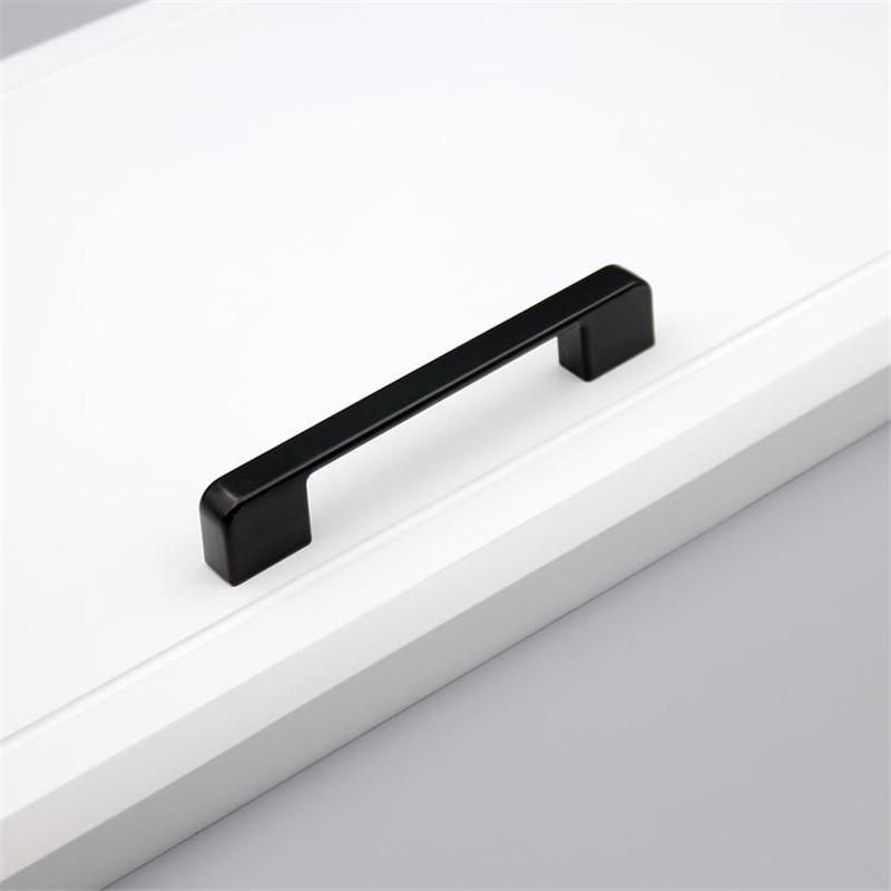 KK & FING Stile Americano Nero - Restoration Hardware Furniture Used recensione e prezzo
